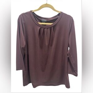 Ann Taylor Sag Harbor Women's Burgundy Long Sleeve Top
EUC clean size large